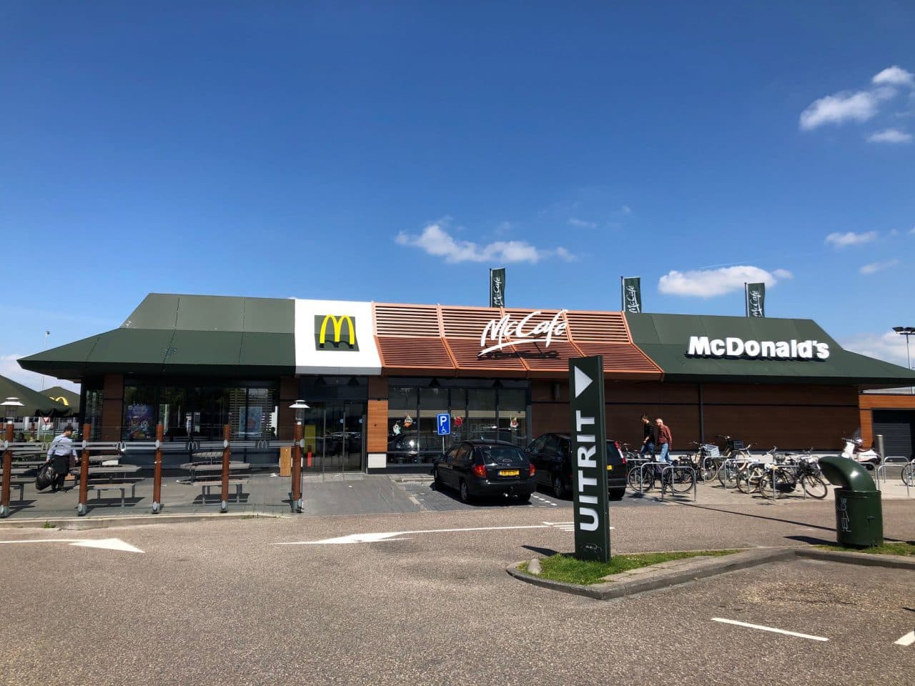 large McDonalds Barendrecht vooraanzicht